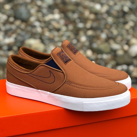 Mens SB Zoom Stefan Janoski Slip On GunsmokeWhiteGunsmoke | Nike Lifestyle Mens SB Zoom Stefan Janoski Slip On GunsmokeWhiteGunsmoke | Nike Lifestyle